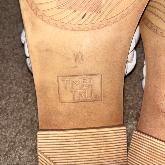 Time and Tru size 10 women’s sandal flats cream with braided straps - Picture 2 of 8